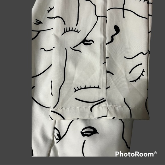 High Waist Figure Print Wide Leg Pants. Size:  2 - Picture 8 of 9